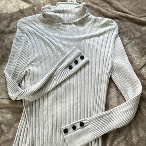 Crew neck, white long sleeve